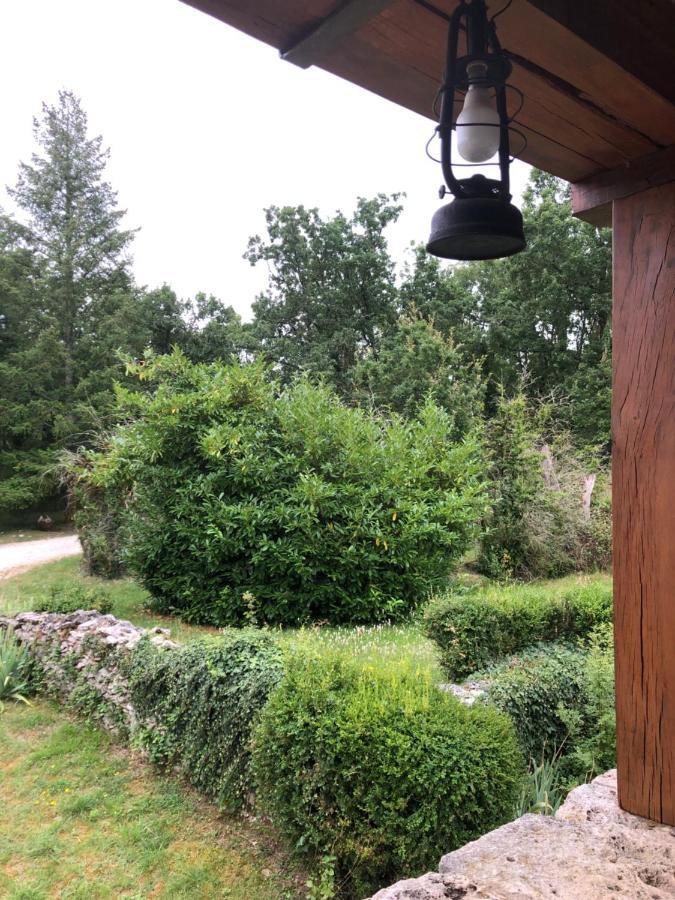 Calme Et Tranquillite Villa Pern Eksteriør billede